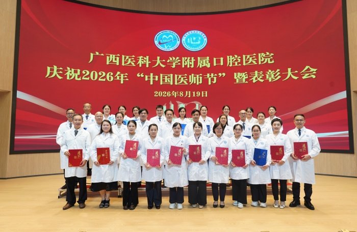 现场播放了精心制作的纪念视频